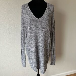 H&M Black and White V-Neck‎ Sweater Medium